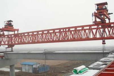 Lançamento de vigas de ponte